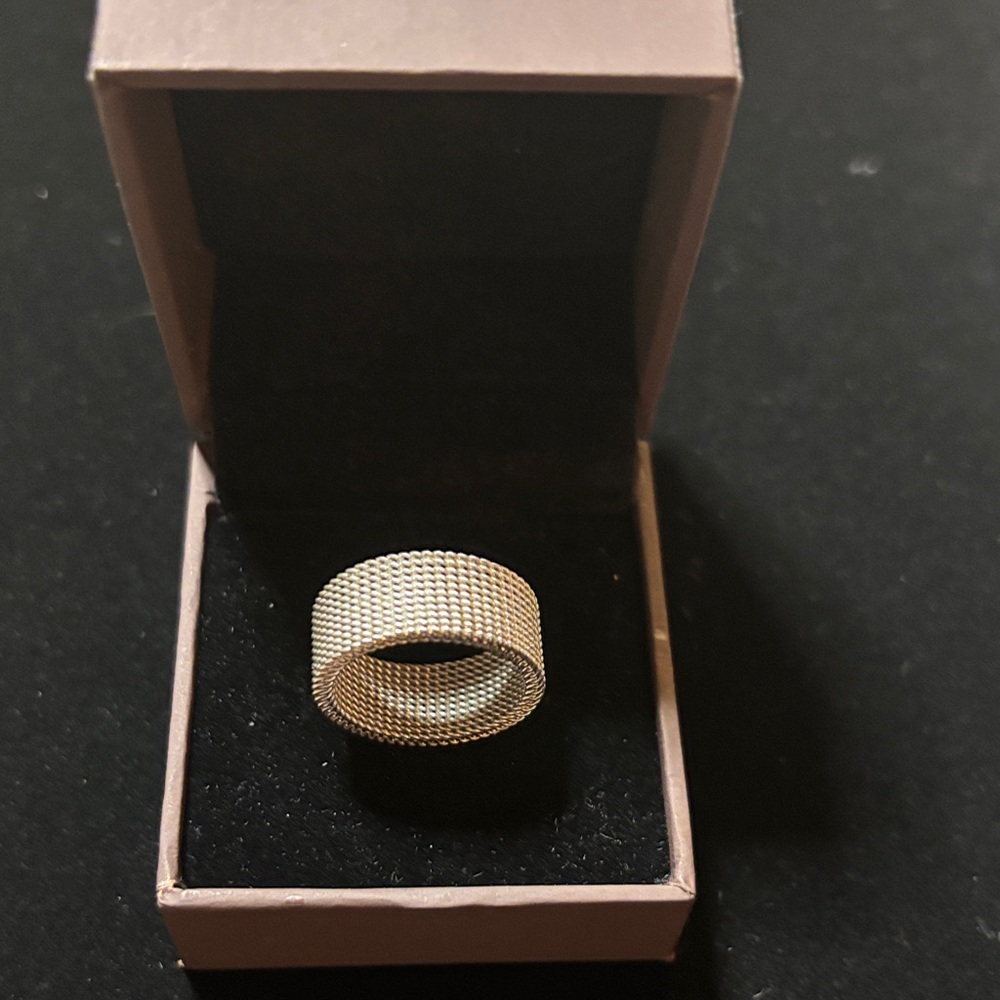 Elegant Silver Mesh Ring